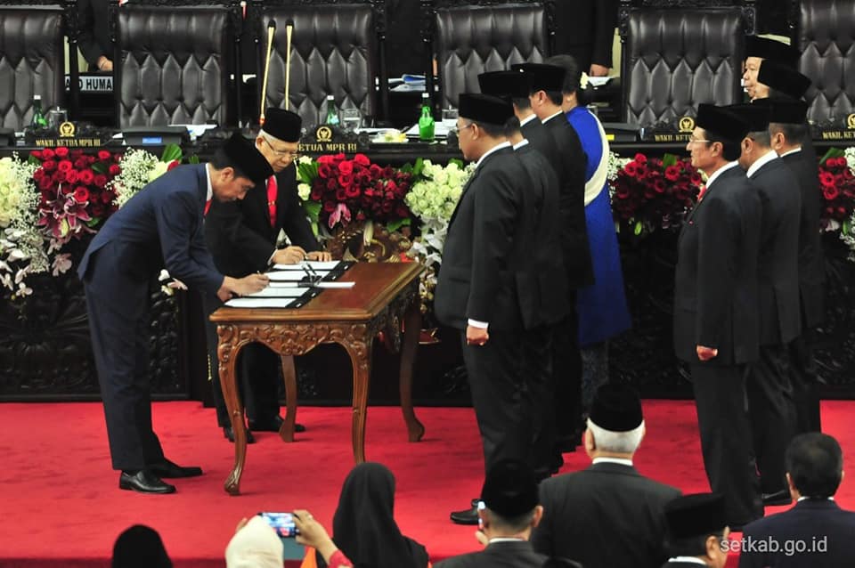 Pasangan Presiden Joko Widodo (Jokowi) dan Wakil Presiden K.H. Ma’ruf Amin Resmi Memimpin Republik Indonesia